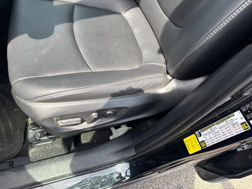 2024 Toyota Corolla Cross XLE POWER DRIVERS SEAT / HEATED SEATS