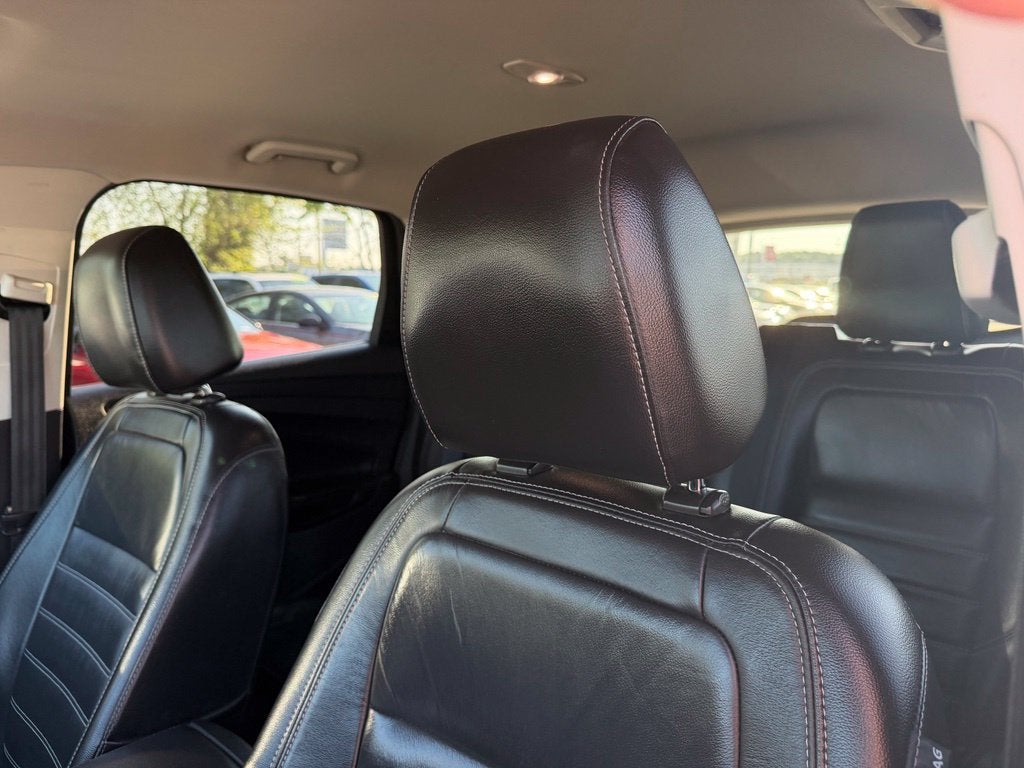 2017 Ford Escape Titanium * Low Miles/ Clean Carfax