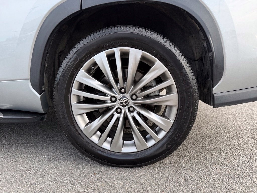 2022 Toyota Highlander Platinum *Platinum Pkg/Pano Roof/Pano View Mirrors