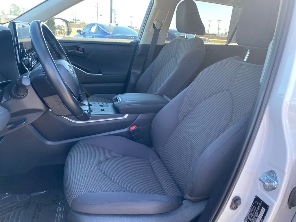 2024 Toyota Highlander LE