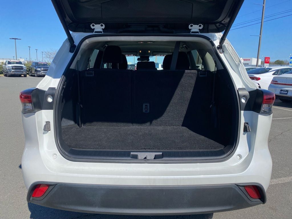 2024 Toyota Highlander LE