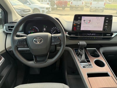 2022 Toyota Sienna LE 8 Passenger