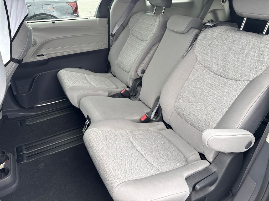 2022 Toyota Sienna LE 8 Passenger