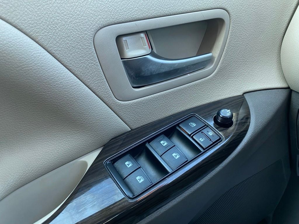 2019 Toyota Sienna XLE 8 Passenger
