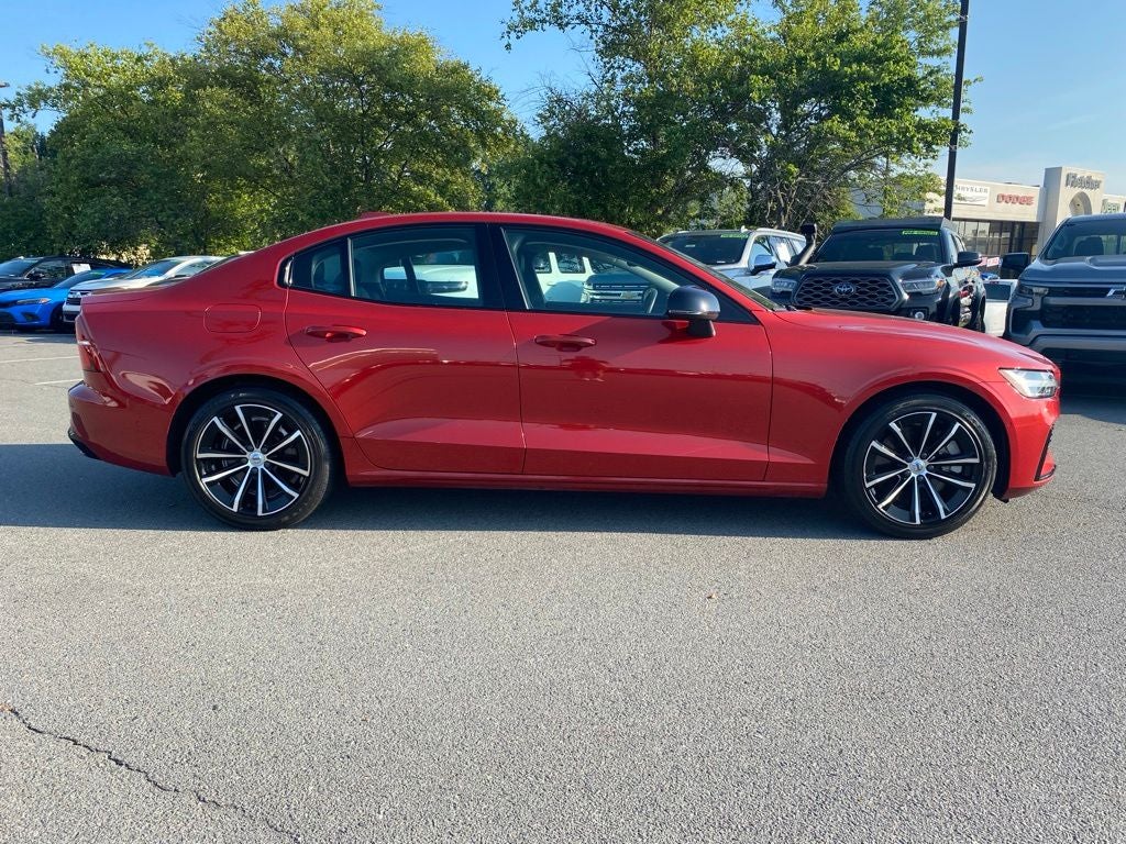 2023 Volvo S60 Recharge Plug-In Hybrid T8 Plus Dark Theme