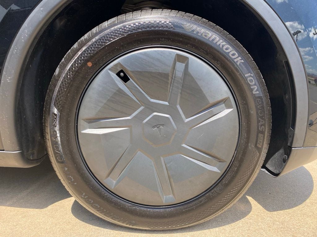 2026 Tesla Model Y Base