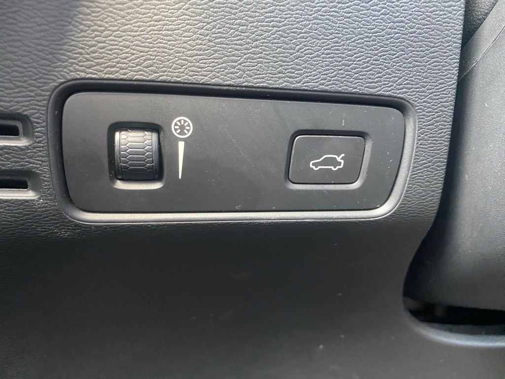 2021 Volvo XC40 R-Design