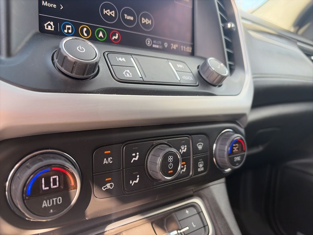 2023 GMC Acadia SLT CLEAN CARFAX LOW MILES!!