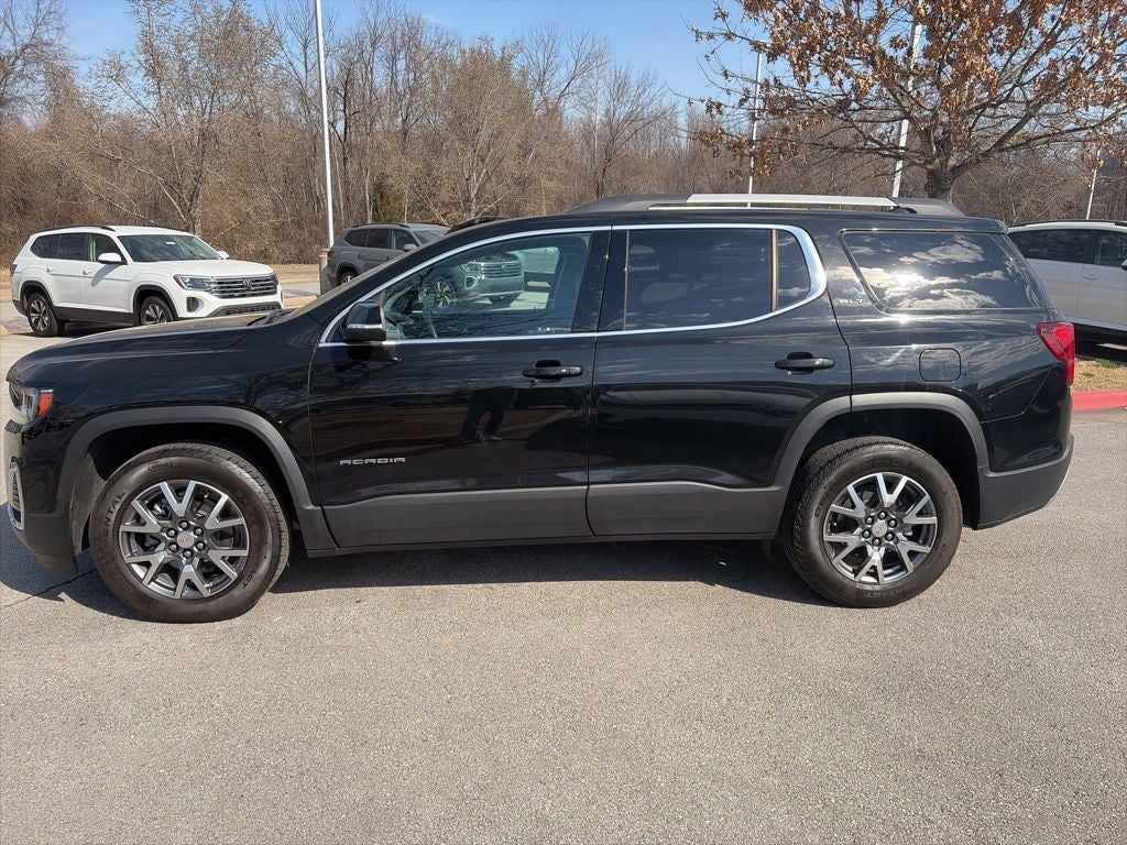 2023 GMC Acadia SLT CLEAN CARFAX LOW MILES!!