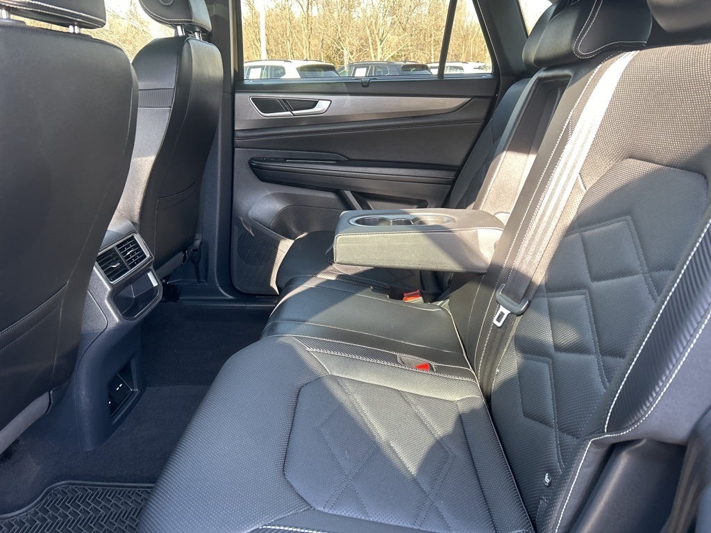 2025 Volkswagen Atlas Cross Sport 2.0T SE w/Technology