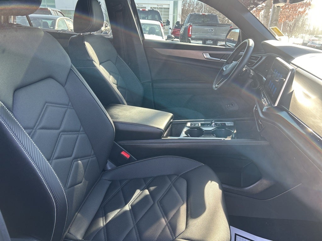 2025 Volkswagen Atlas Cross Sport 2.0T SE w/Technology