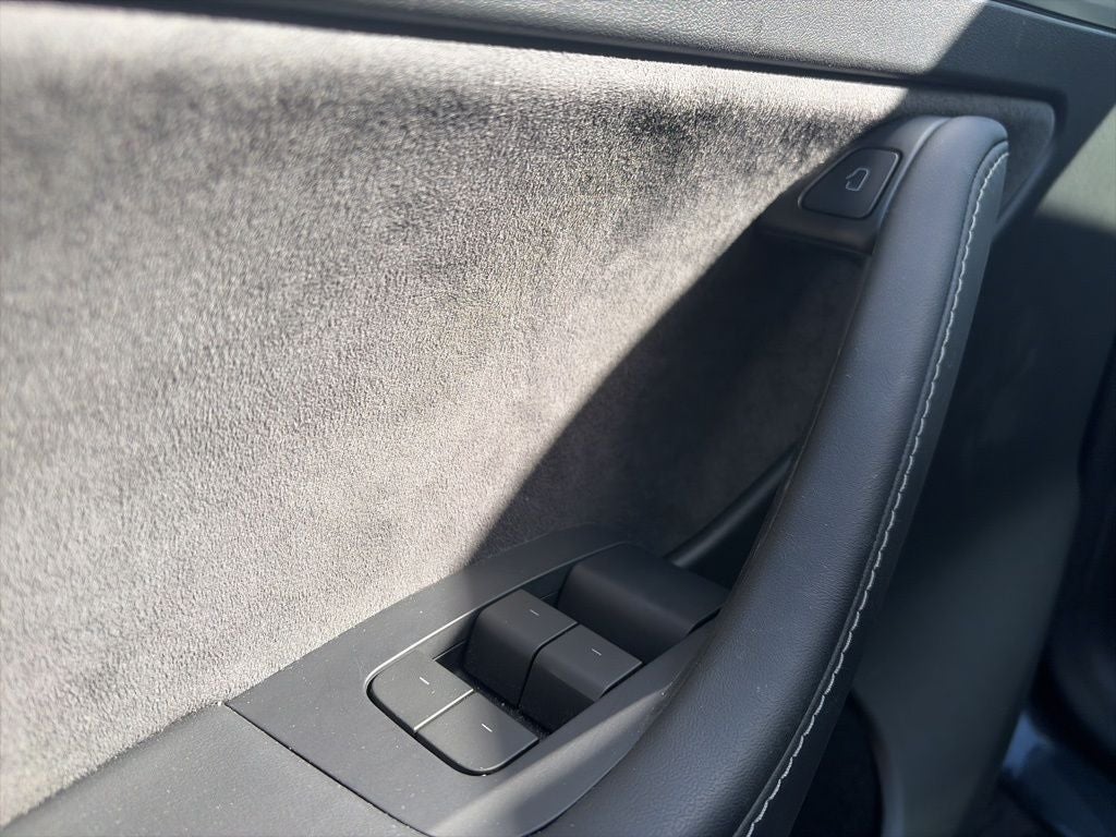 2024 Tesla Model Y Long Range CLEAN 1 OWNER CARFAX LOW MILES!!!