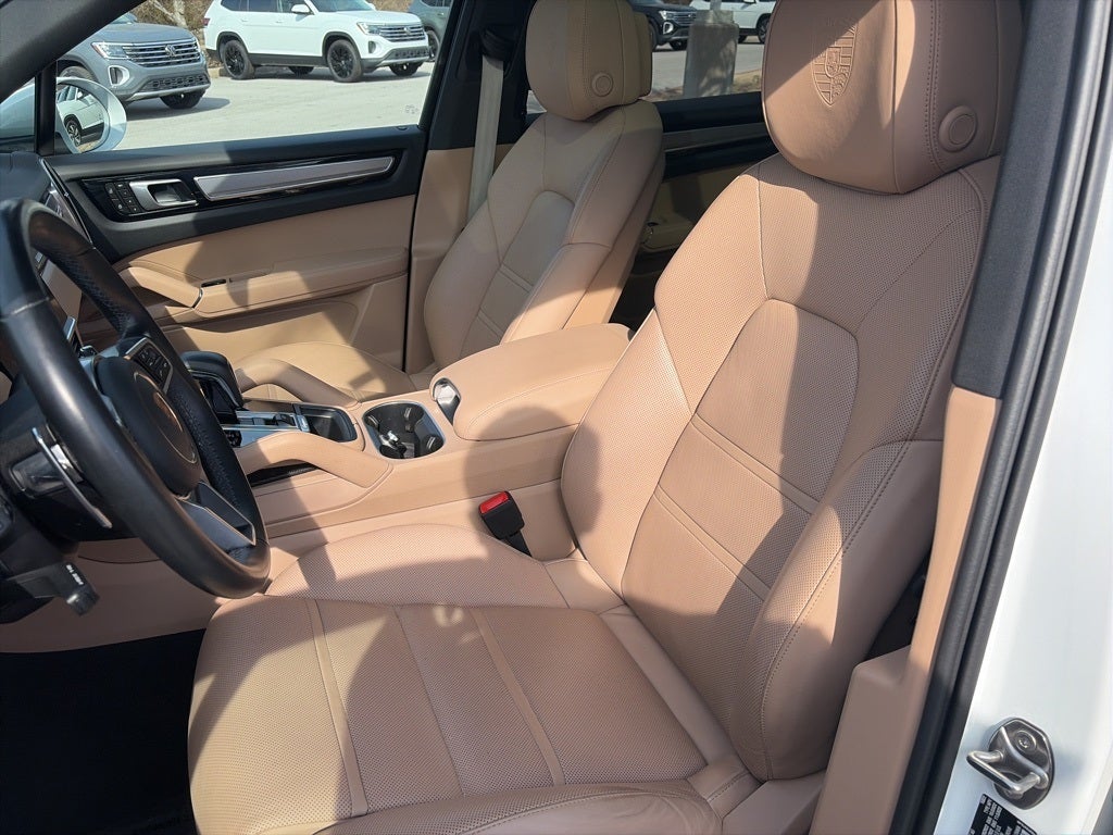 2023 Porsche Cayenne Platinum Edition