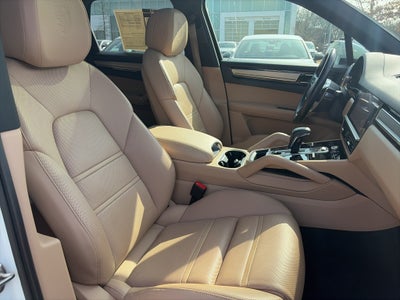 2023 Porsche Cayenne Platinum Edition