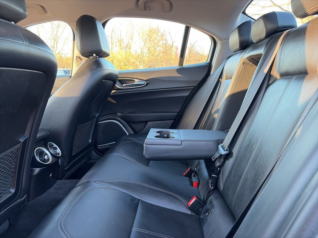 2018 Alfa Romeo Giulia Base AWD COLD WEATHER AND 3D NAVIGATION