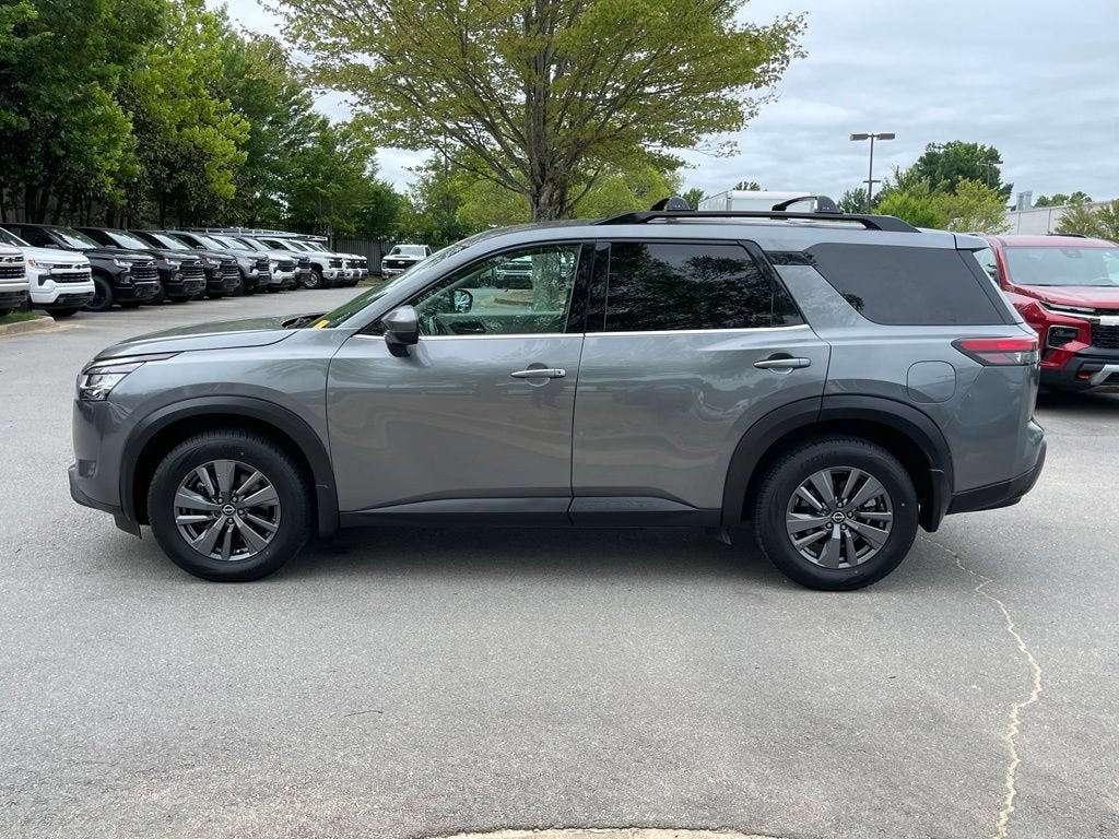2022 Nissan Pathfinder SV