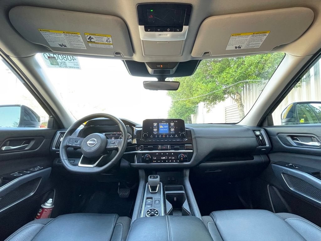 2025 Nissan Pathfinder SL