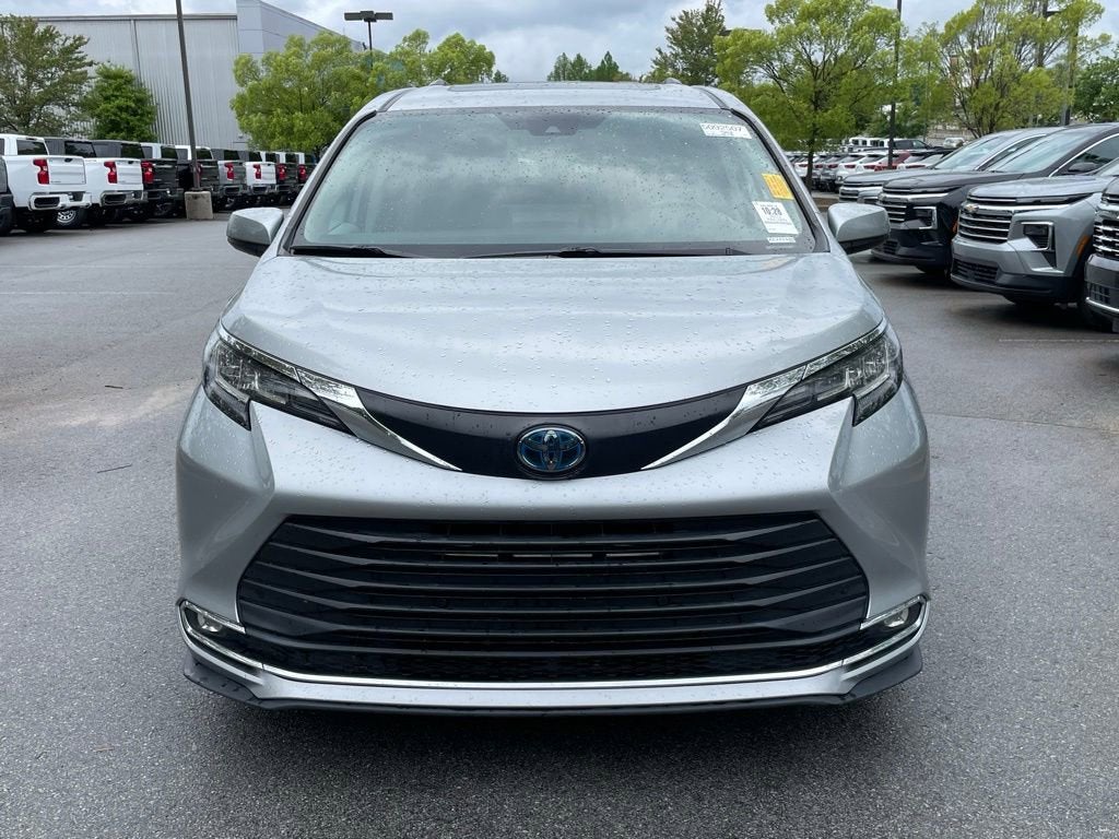 2023 Toyota Sienna XLE