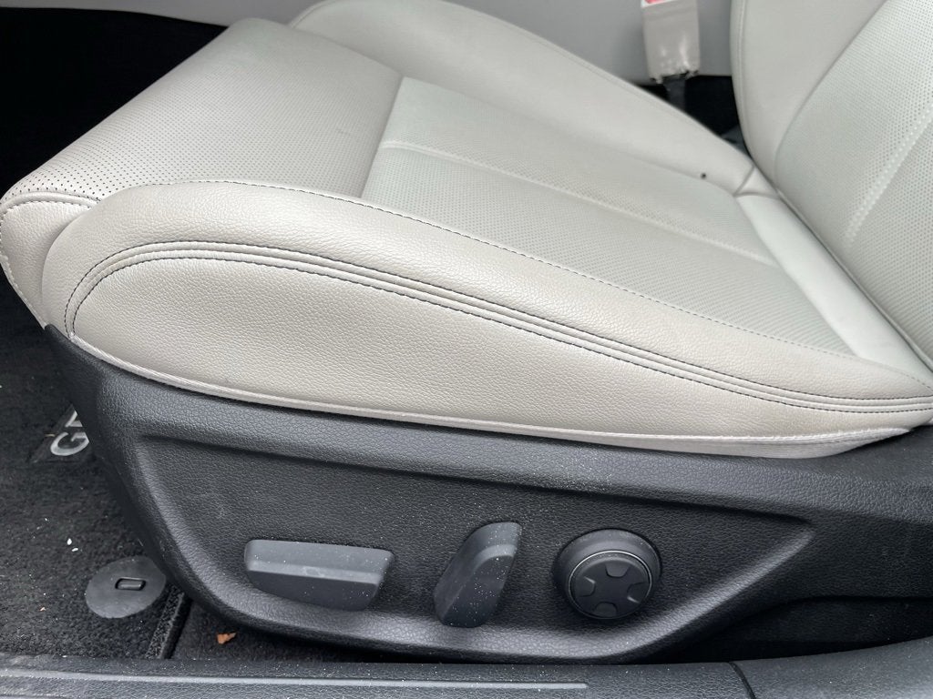 2022 Genesis G70 2.0T