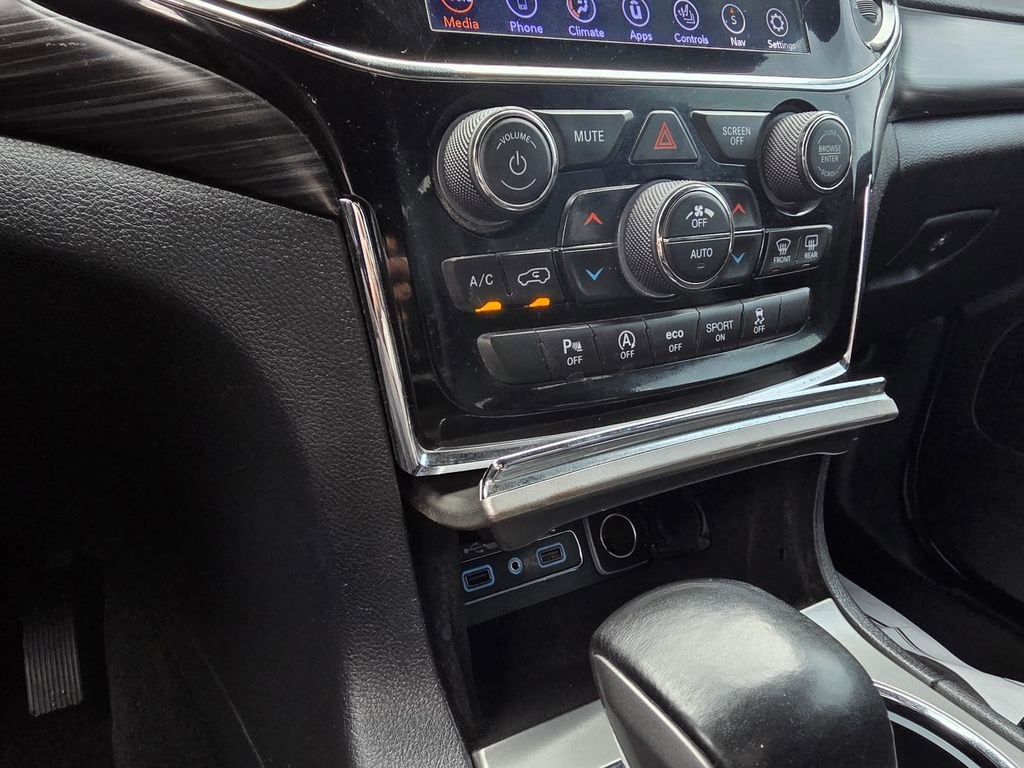 2020 Jeep GRAND CHEROKEE Base