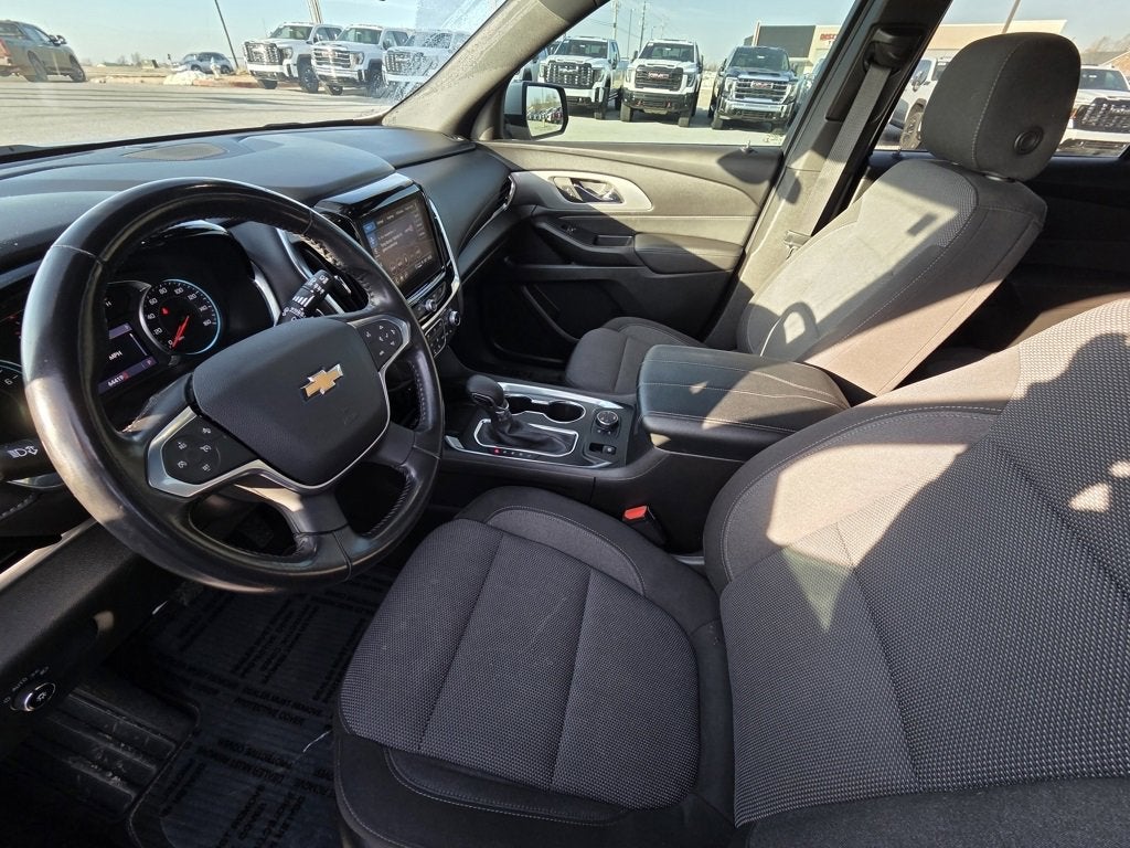 2022 Chevrolet Traverse LT Cloth