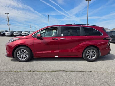 2025 Toyota Sienna XLE