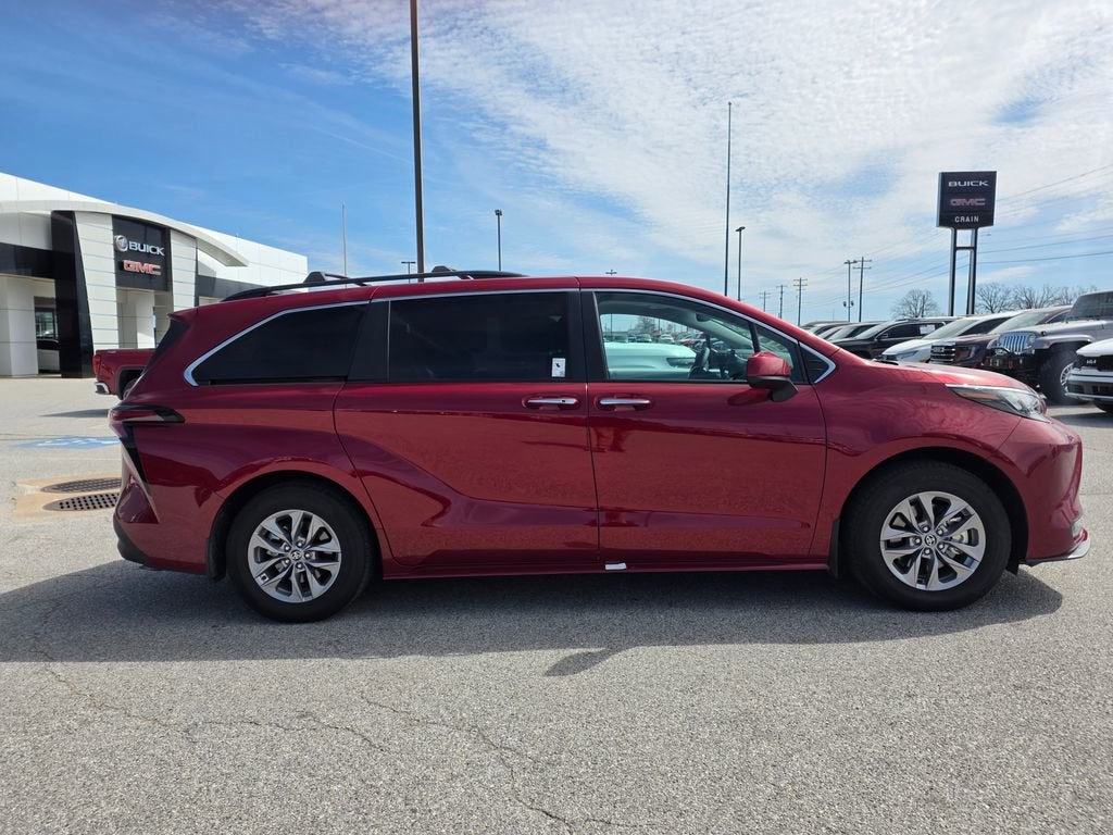 2025 Toyota Sienna XLE