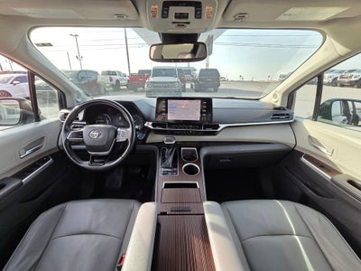 2022 Toyota Sienna XLE
