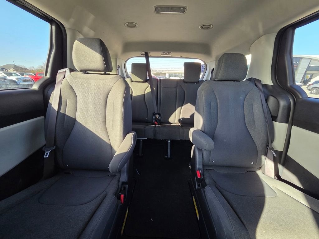 2022 Kia Carnival LX