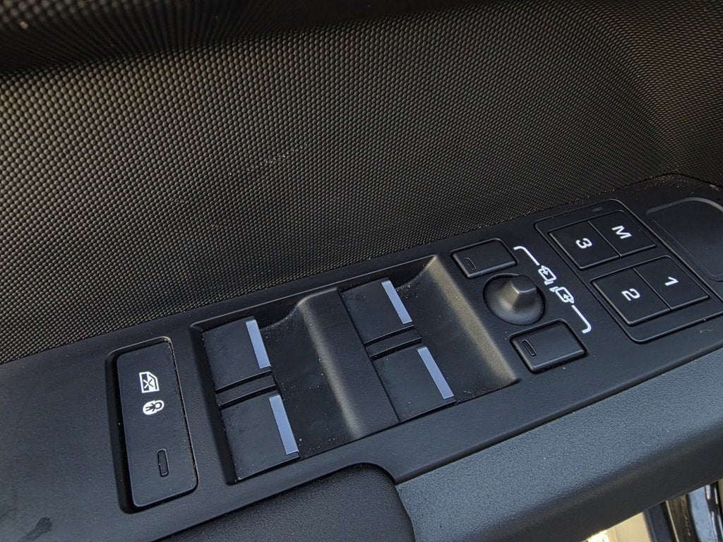 2024 Land Rover Defender X-Dynamic SE