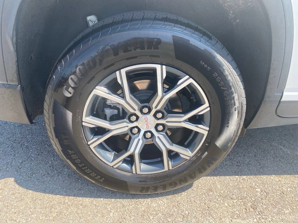 2025 GMC Acadia AT4
