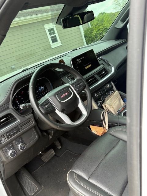 2023 GMC Yukon XL SLT