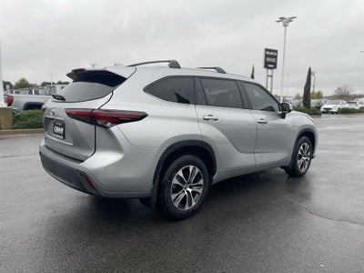 2024 Toyota Highlander LE