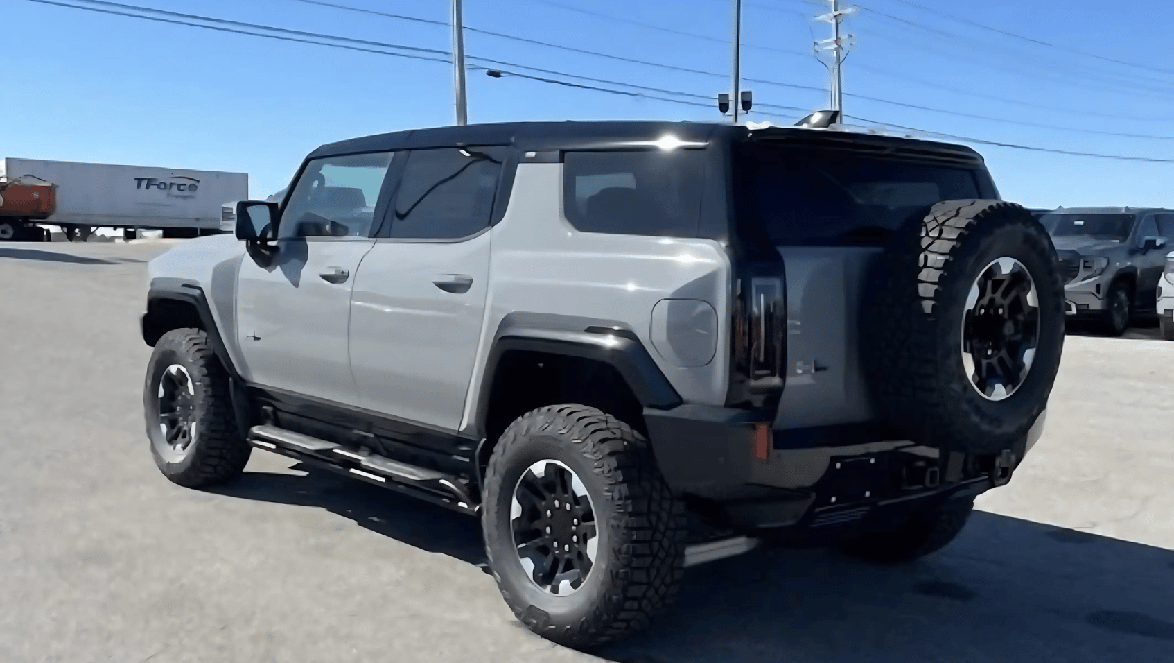 Side View of the 2025 GMC Hummer EV SUV